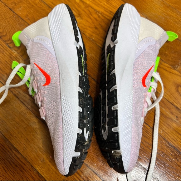 2022 Wmns React Escape Run Flyknit 'Barely Grape Bright Crimson' size 7 - Picture 12 of 16